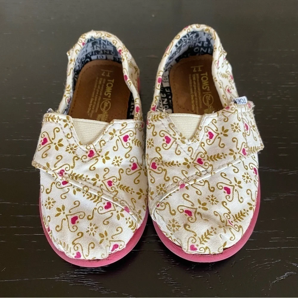 Disney x TOMS It's a Small World Theme Canvas Slip on Shoes Toddlers Sz 7 Youth